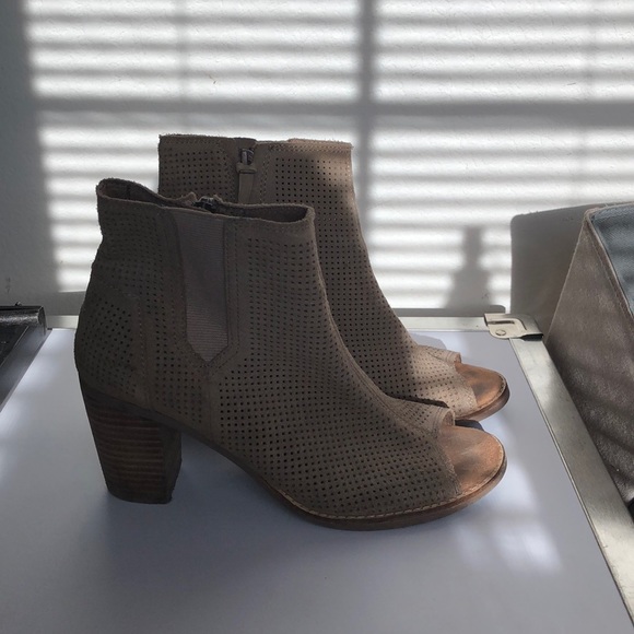 Toms booties - Picture 2 of 5